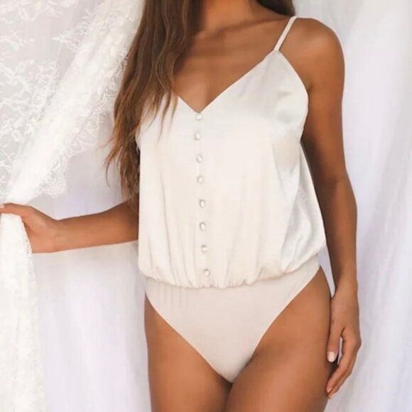 Francesca’s Mi Ami Champagne Satin Button Front Bodysuit Women’s Size XS - Picture 3 of 9